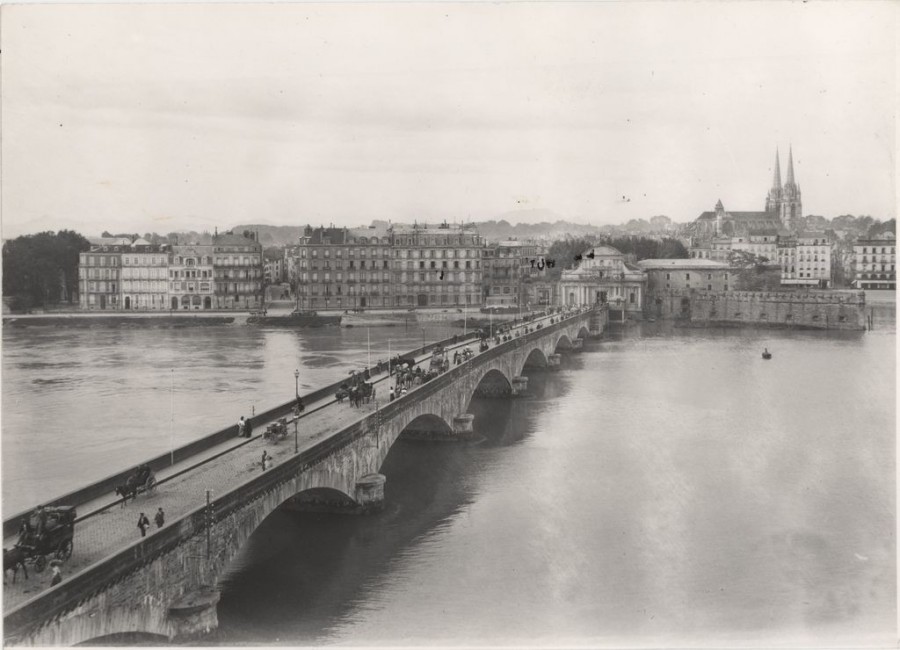 PH.64.5.1 Bayonne, le pont Saint-Esprit et la Porte de France Tirage photographique, vers 1900