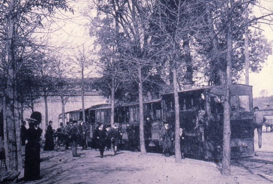 PH.83.19.16.2 « Bayonne : départ du Tramway de Bayonne à Biarritz à la Place d’Armes » Phototypie Marcel Delboy, Bordeaux, vers 1900