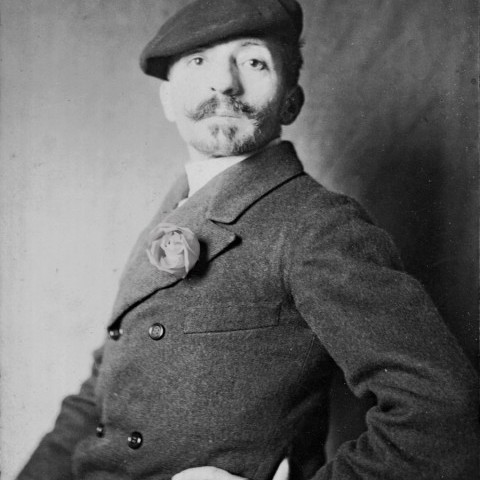Portrait de Pierre Loti. Anonyme. Tirage photographique, vers 1896, collection particulière. Pierre Lotiren potreta. Izengabe. Argazkia, 1896 inguru. Bilduma pribatua.